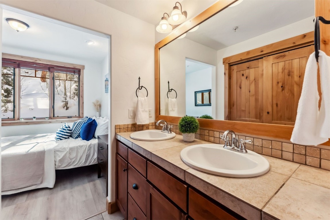 35 Tip Top Trail, Unit 6500 Keystone, CO 80435 - Photo 21 of 47 a en suite bathroom with a double vanity sink and a mirror