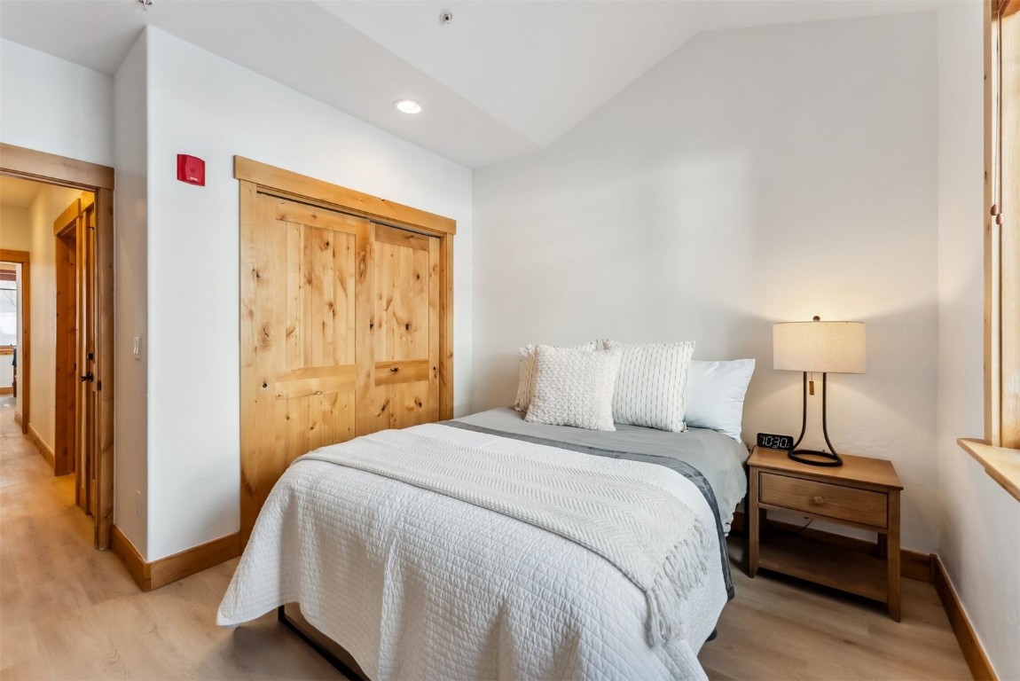 35 Tip Top Trail, Unit 6500 Keystone, CO 80435 - Photo 24 of 47 a bedroom with a bed and a lamp