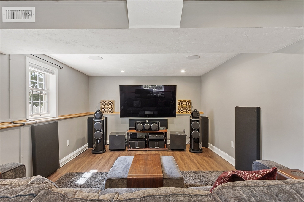 5 Holly Terrace Worcester, MA 01607 - Photo 40 of 42 Gallery Image 40