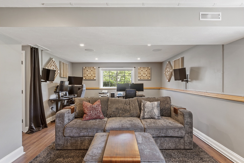 5 Holly Terrace Worcester, MA 01607 - Photo 42 of 42 Gallery Image 42