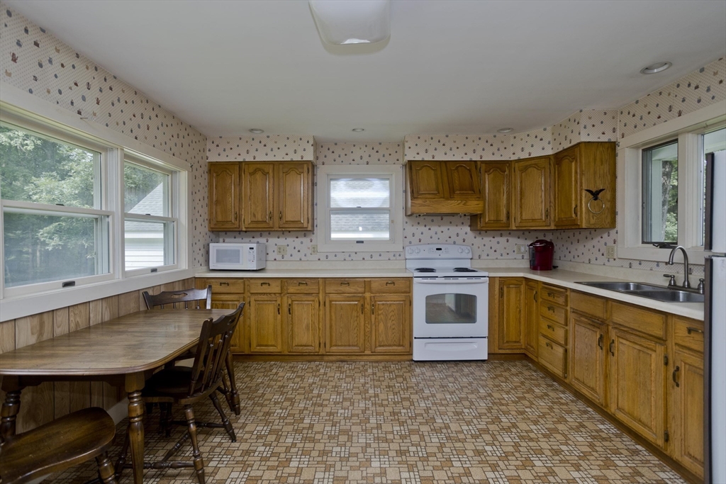 723 Ryan Road Northampton, MA 01062 - Photo 11 of 41