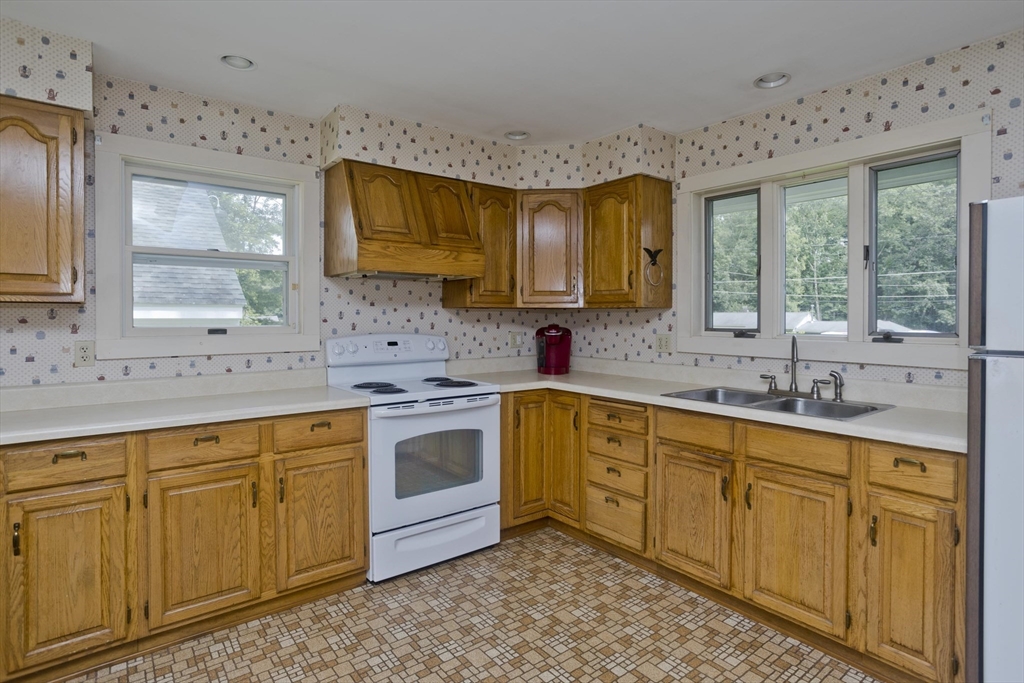 723 Ryan Road Northampton, MA 01062 - Photo 12 of 41