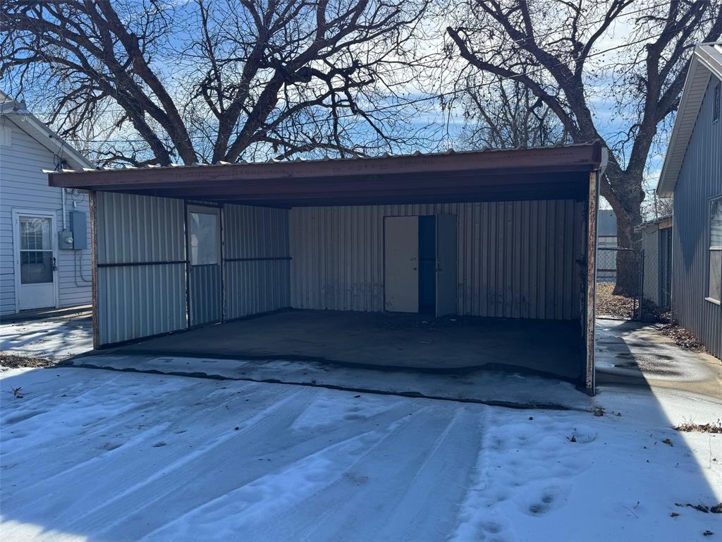 611 North Stratton Street Seymour, TX 76380 - Photo 12 of 15