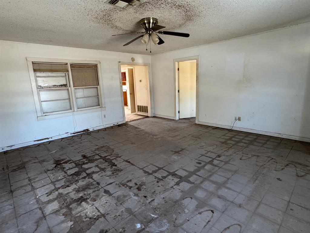 611 North Stratton Street Seymour, TX 76380 - Photo 13 of 15