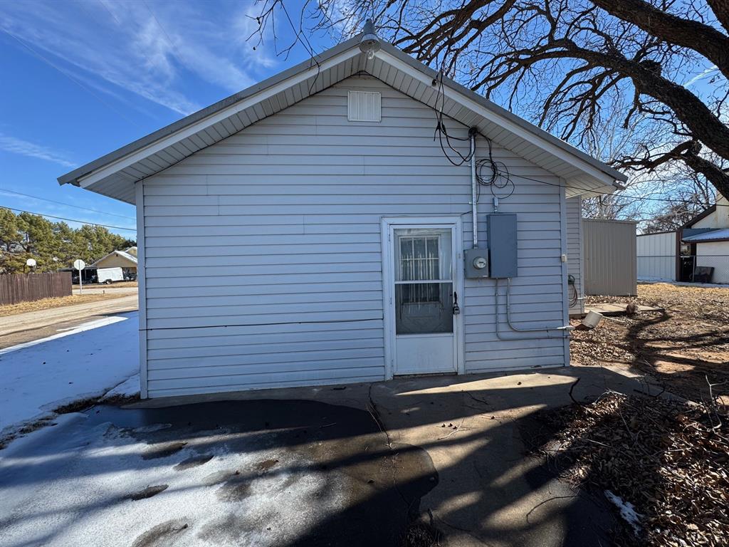 611 North Stratton Street Seymour, TX 76380 - Photo 3 of 15