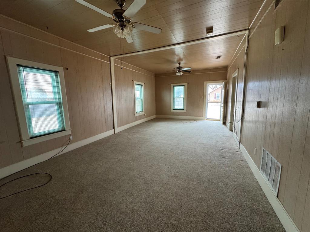 611 North Stratton Street Seymour, TX 76380 - Photo 5 of 15