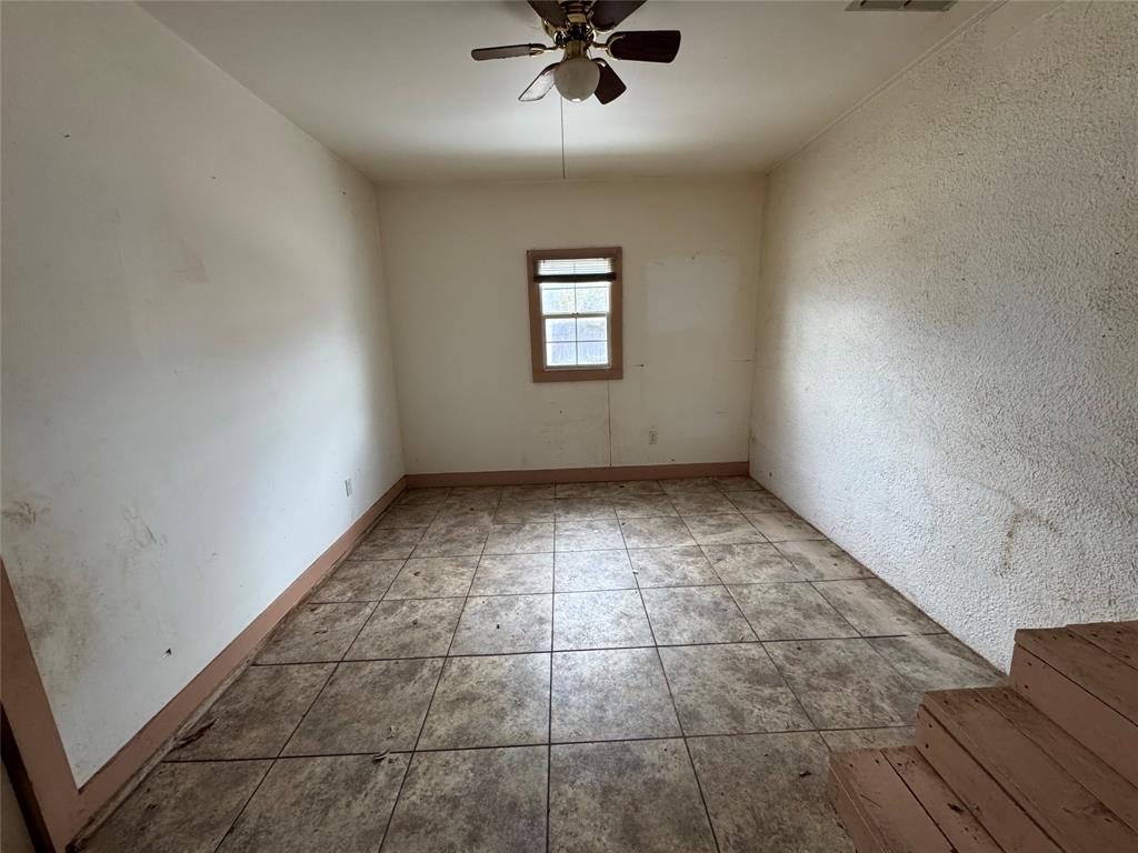 611 North Stratton Street Seymour, TX 76380 - Photo 8 of 15