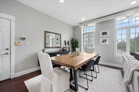 $515,000 | 636 North Racine Avenue, Unit 3S, Chicago, IL 60642