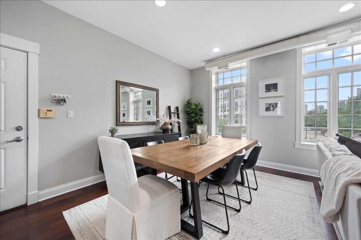 636 North Racine Avenue, Unit 3S Chicago, IL 60642 - Photo 6 of 25