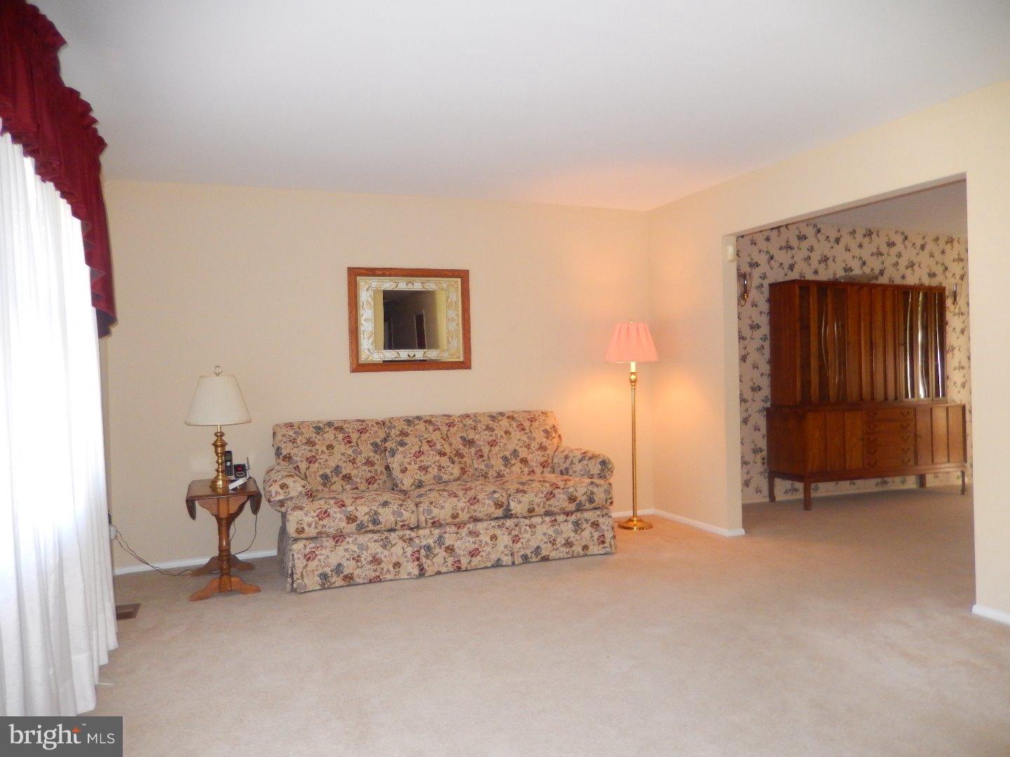 229 Johnson Road Turnersville, NJ 08012 - Photo 2 of 18 Living Room