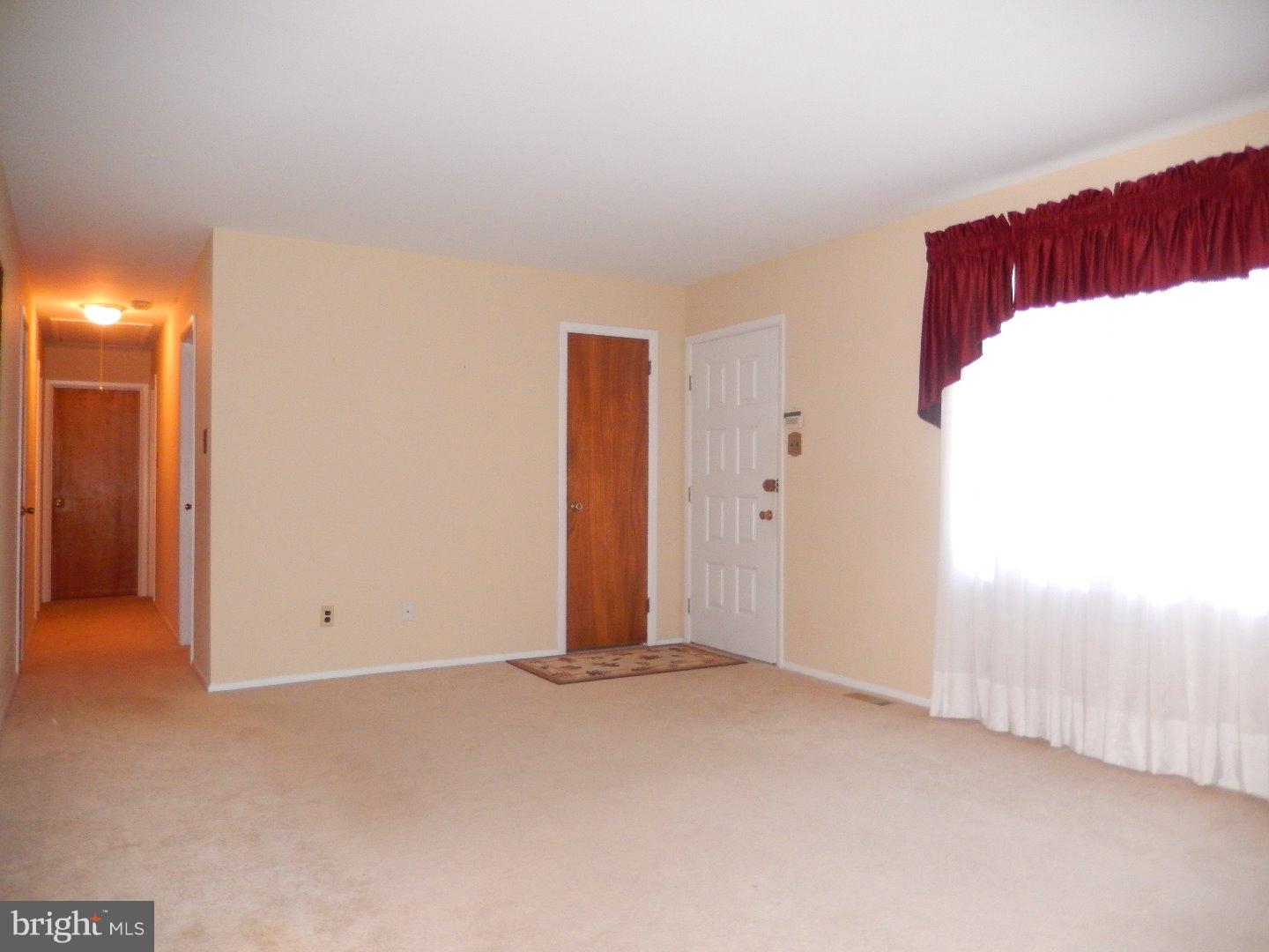 229 Johnson Road Turnersville, NJ 08012 - Photo 3 of 18 Living Room