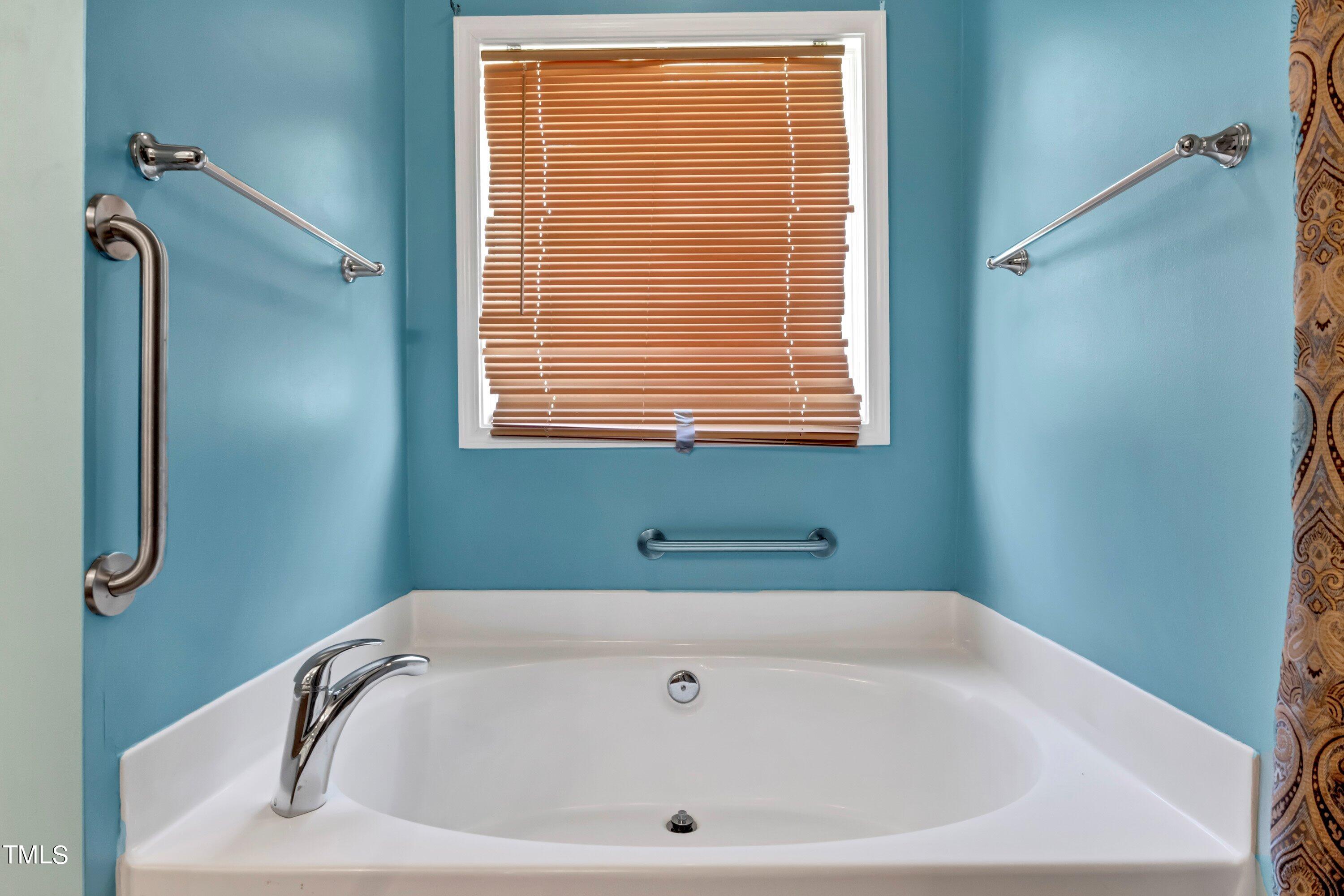 3932 Cane Garden Drive Raleigh, NC 27610 - Photo 24 of 34 a bathroom with a bathtub