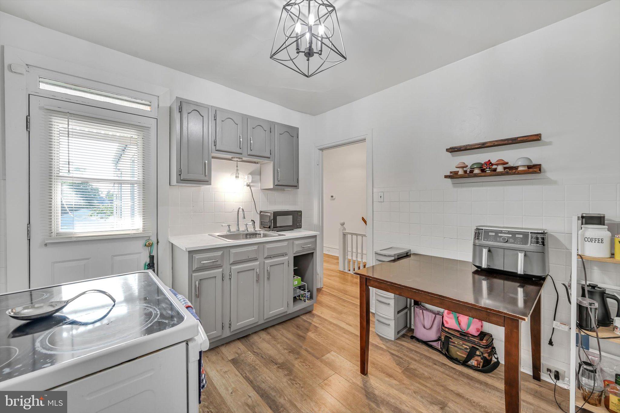 25 South 4th Street Lebanon, PA 17042 - Photo 6 of 31 2nd Floor Kitchen
