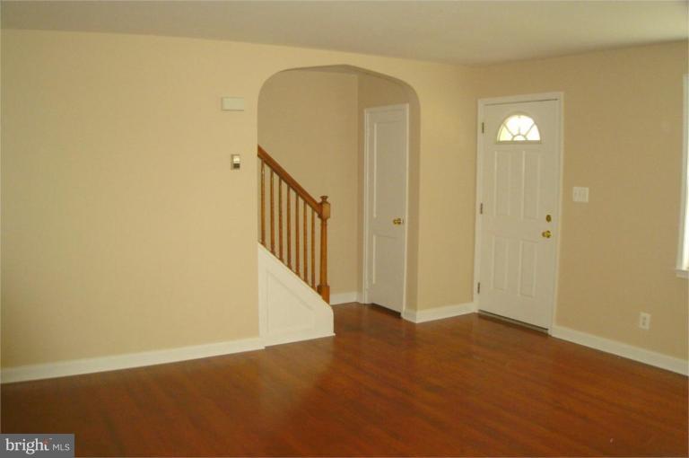 2018 Northbourne Road Baltimore, MD 21239 - Photo 2 of 20 Living Room