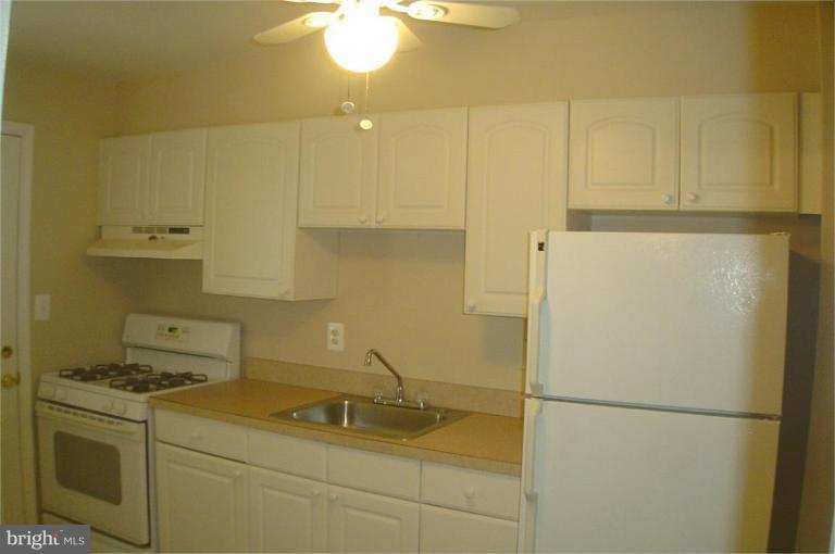 2018 Northbourne Road Baltimore, MD 21239 - Photo 6 of 20 Kitchen