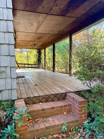 a view of an outdoor space