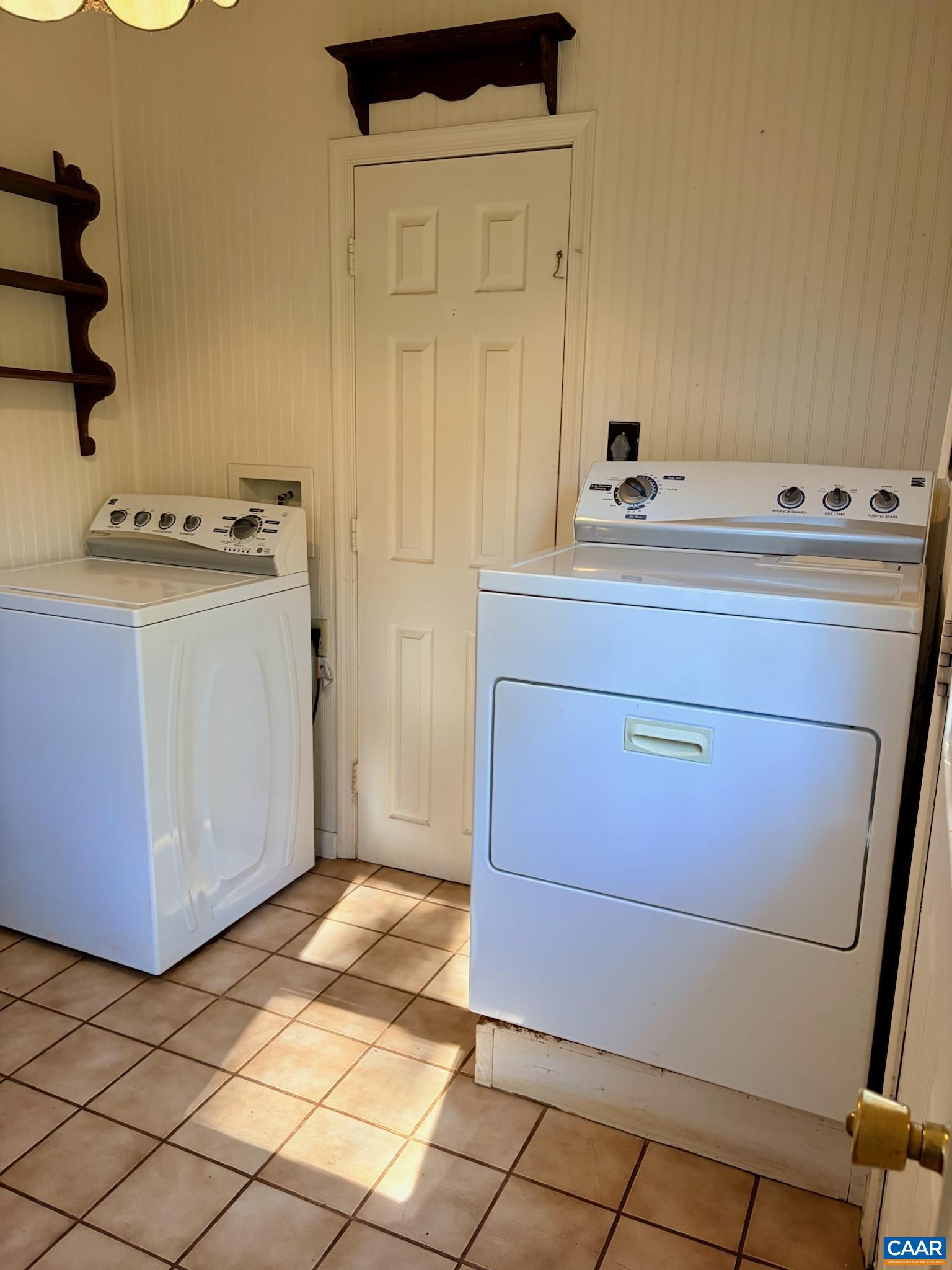 699 Winton Road Amherst, VA 24521 - Photo 23 of 35 a bathroom with a sink and a mirror