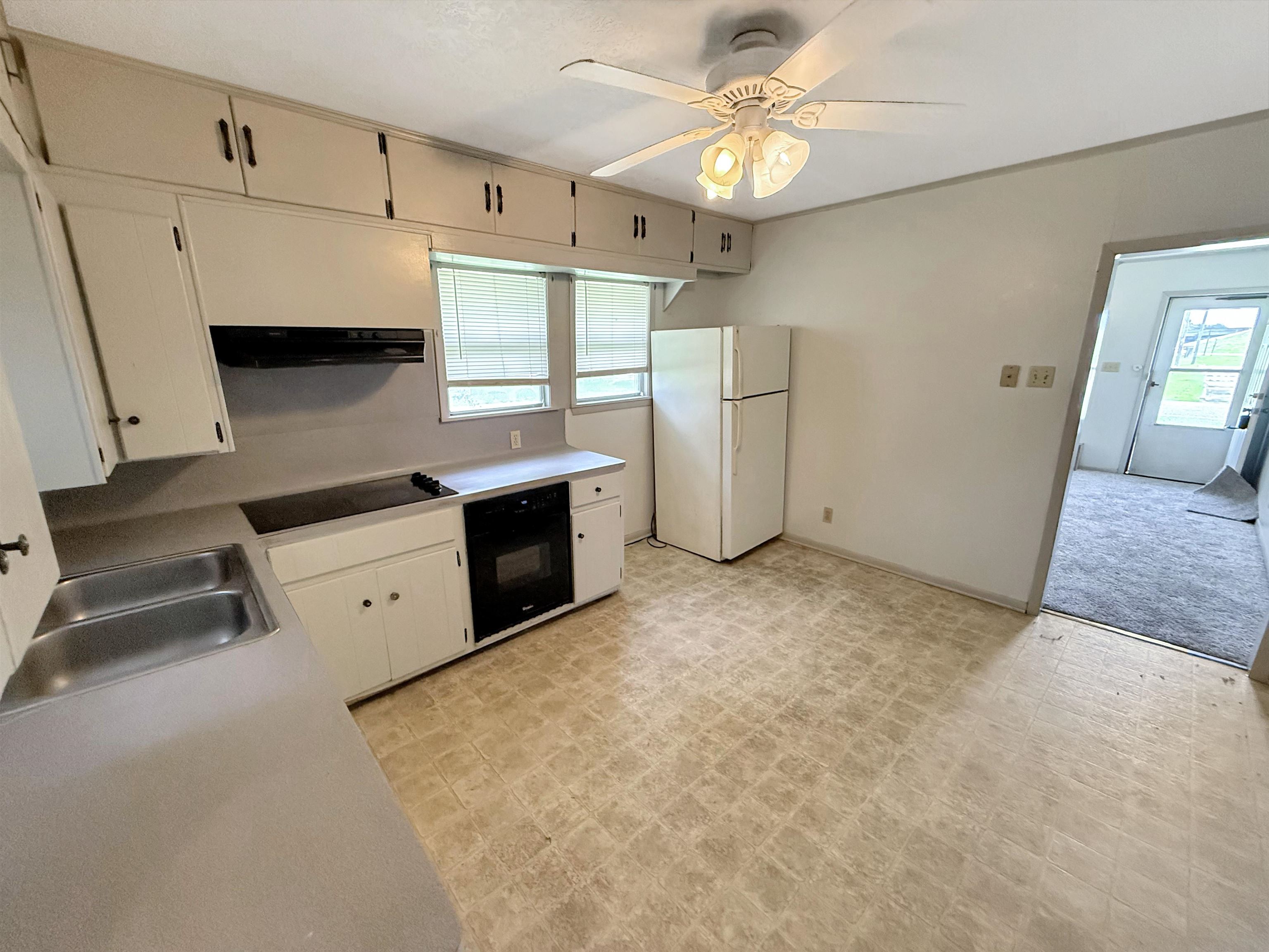 6129 Howe Street Groves, TX 77619 - Photo 4 of 10 Gallery Image 4