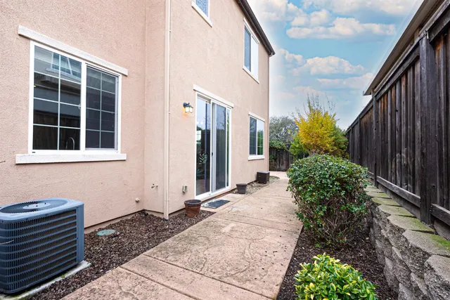 $699,000 | 275 Barnhill Drive, Folsom, CA 95630