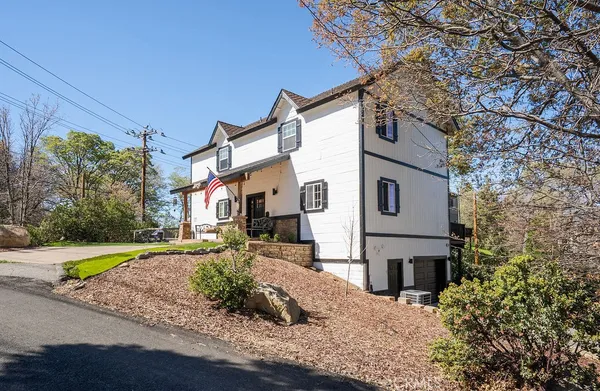 $695,000 | 1498 Deer Way, Lake Arrowhead, CA 92352
