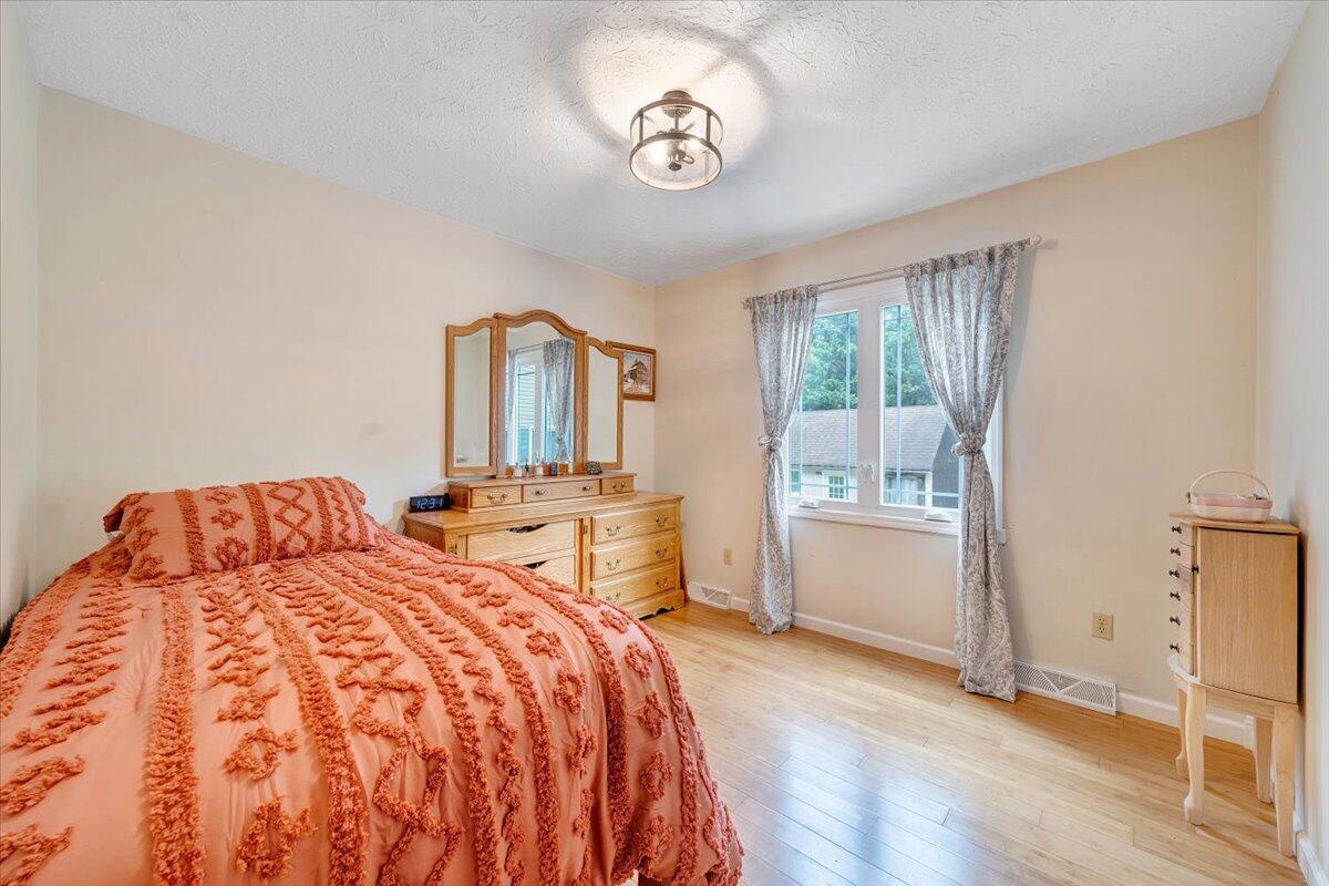 6796 Charlemont Road Goode, VA 24556 - Photo 34 of 78 35-MIB08788