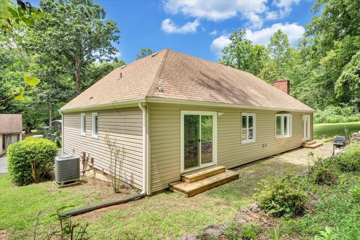 6796 Charlemont Road Goode, VA 24556 - Photo 59 of 78 60-MIB08887