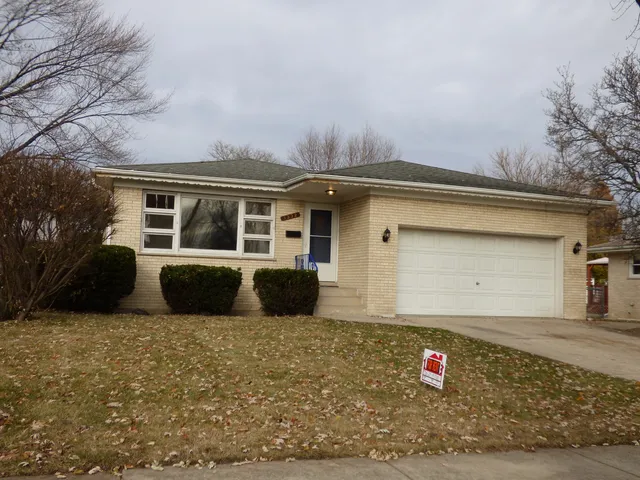 a view of a house with a outdoor space