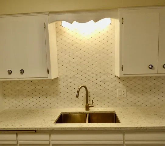 a close view of sink and tap
