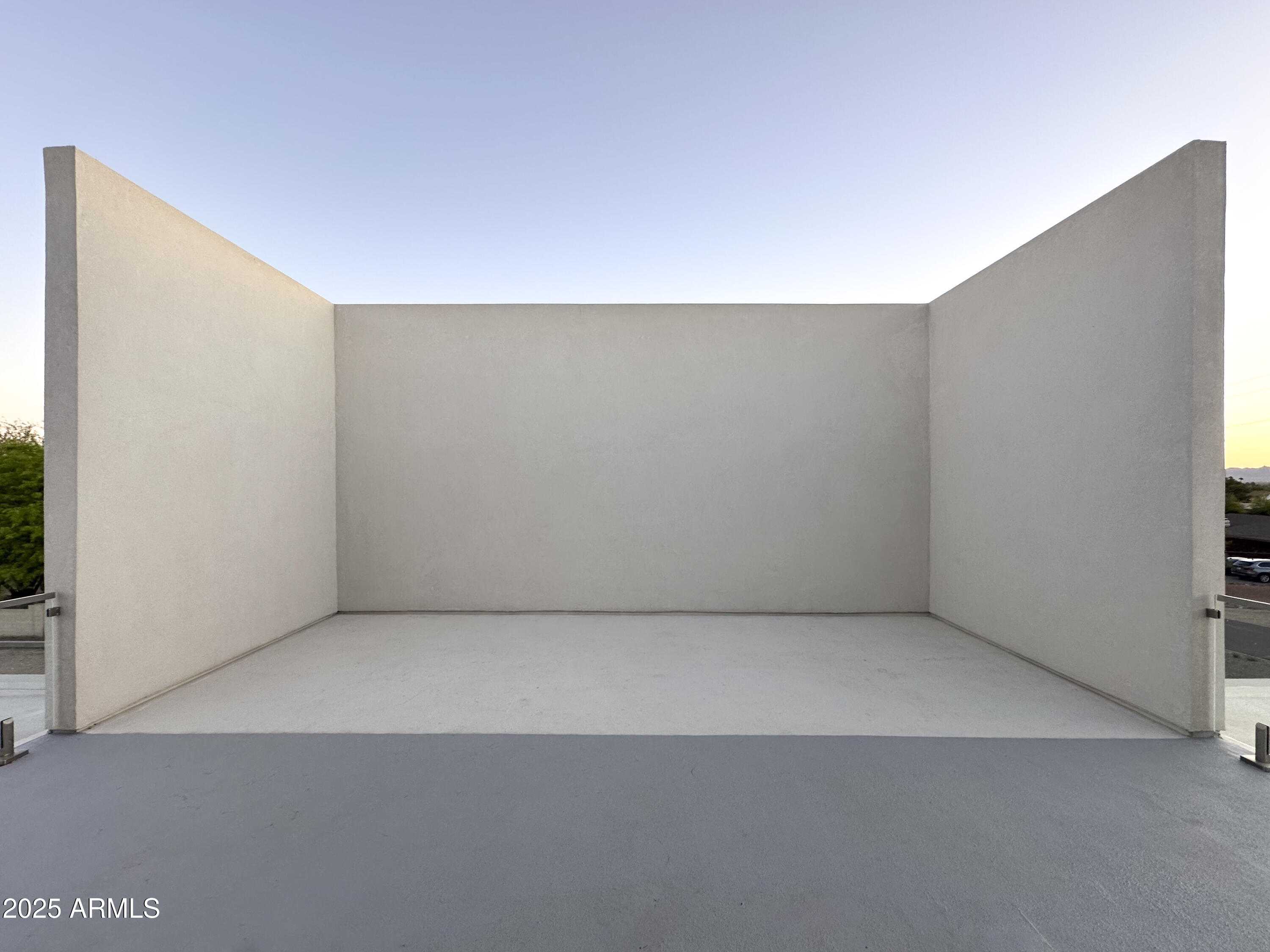 10310 North 37th Street Phoenix, AZ 85028 - Photo 31 of 51 an empty room with a bench