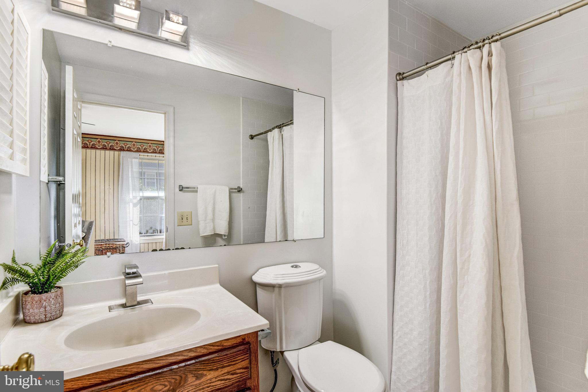 5950 Powell's Landing Road Burke, VA 22015 - Photo 16 of 40 Primary En Suite Bathroom