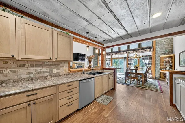 $669,000 | 45 Blue Line Lane, Silex, MO 63377