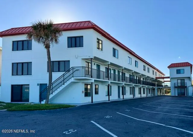a view of house with a yard