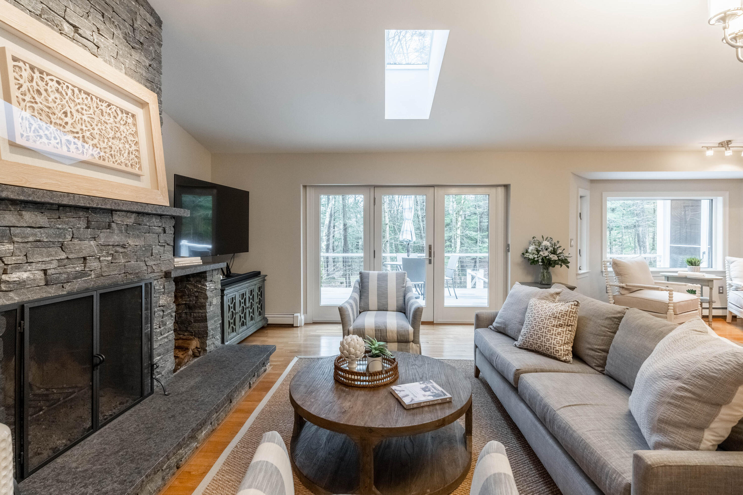 19 Conifer Ridge Cumberland Foreside, ME 04110 - Photo 4 of 38 Living Room