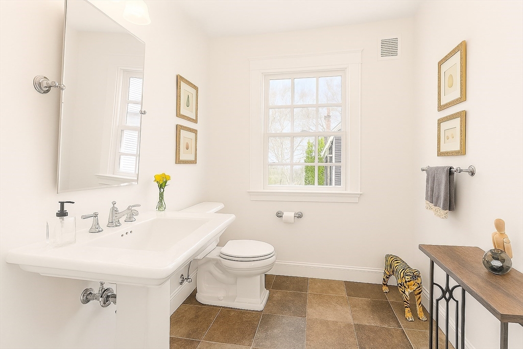 22 Edwardel Road Needham, MA 02492 - Photo 16 of 26