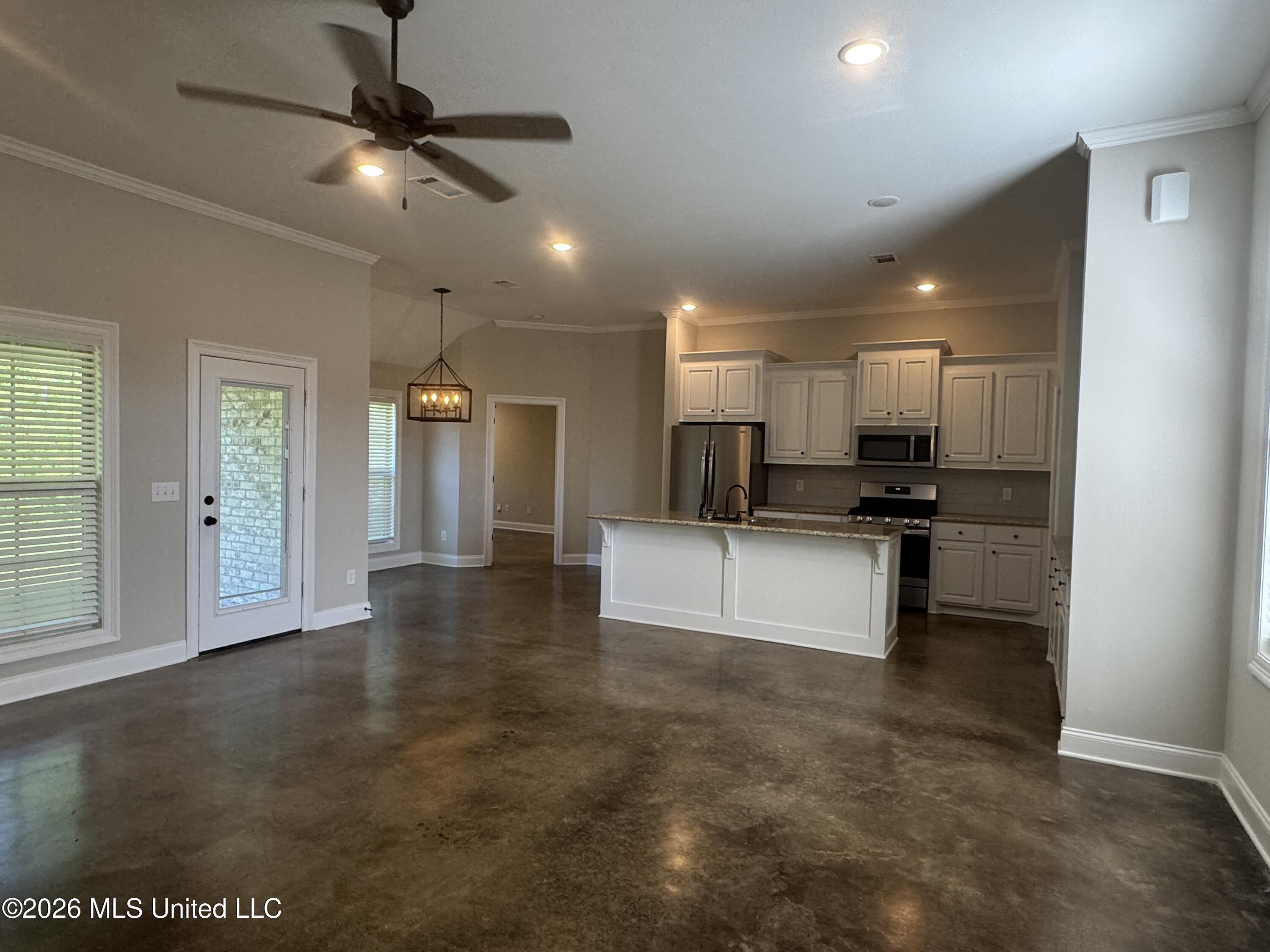102 Rotherfield Place Canton, MS 39046 - Photo 5 of 20 IMG_4123