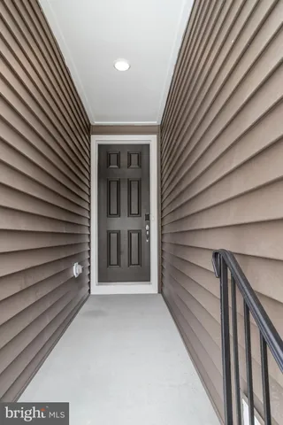 a view of entryway of a house