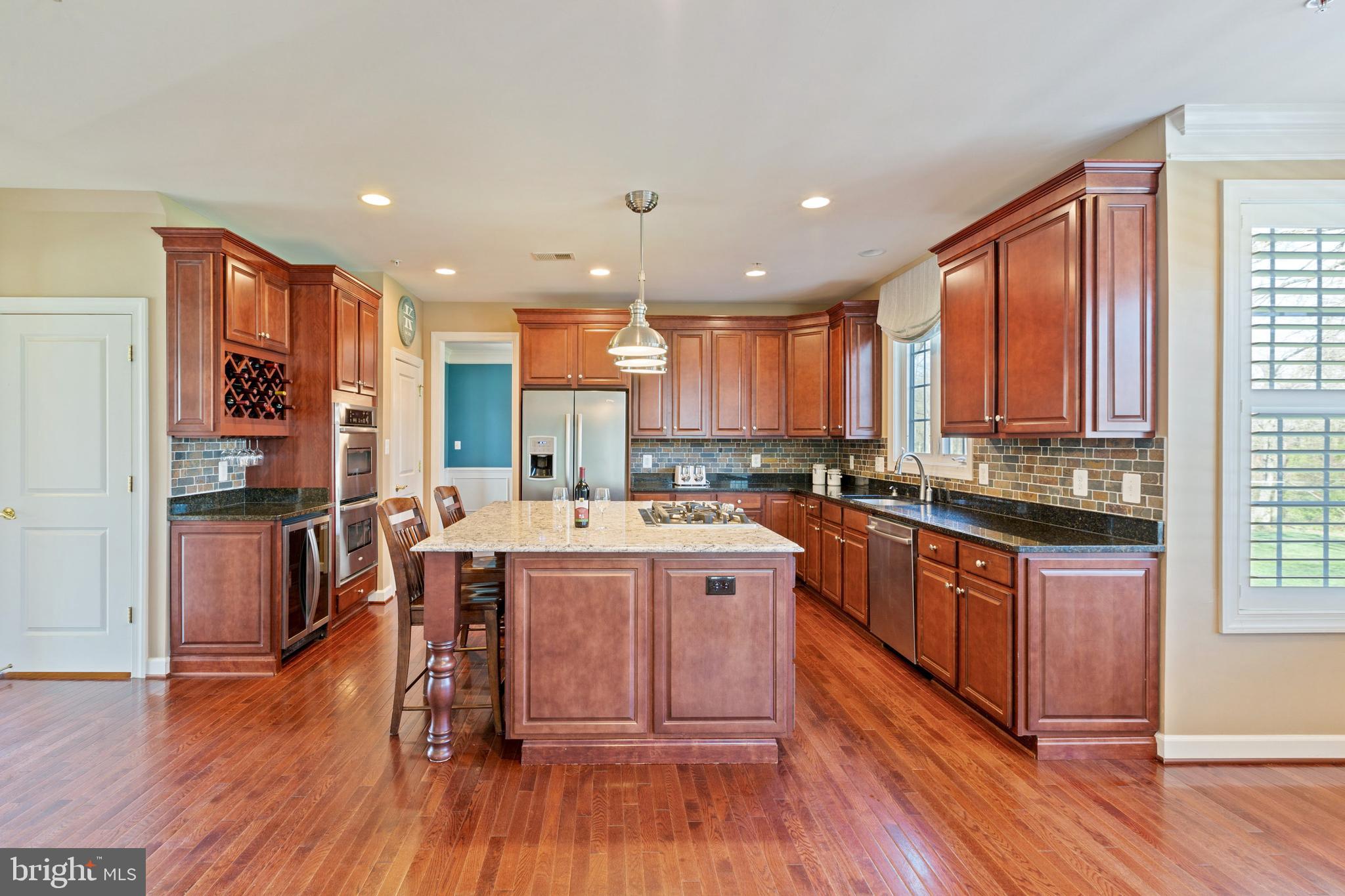 20240 McNamara Road Poolesville, MD 20837 - Photo 10 of 59 Kitchen with breakfast bar