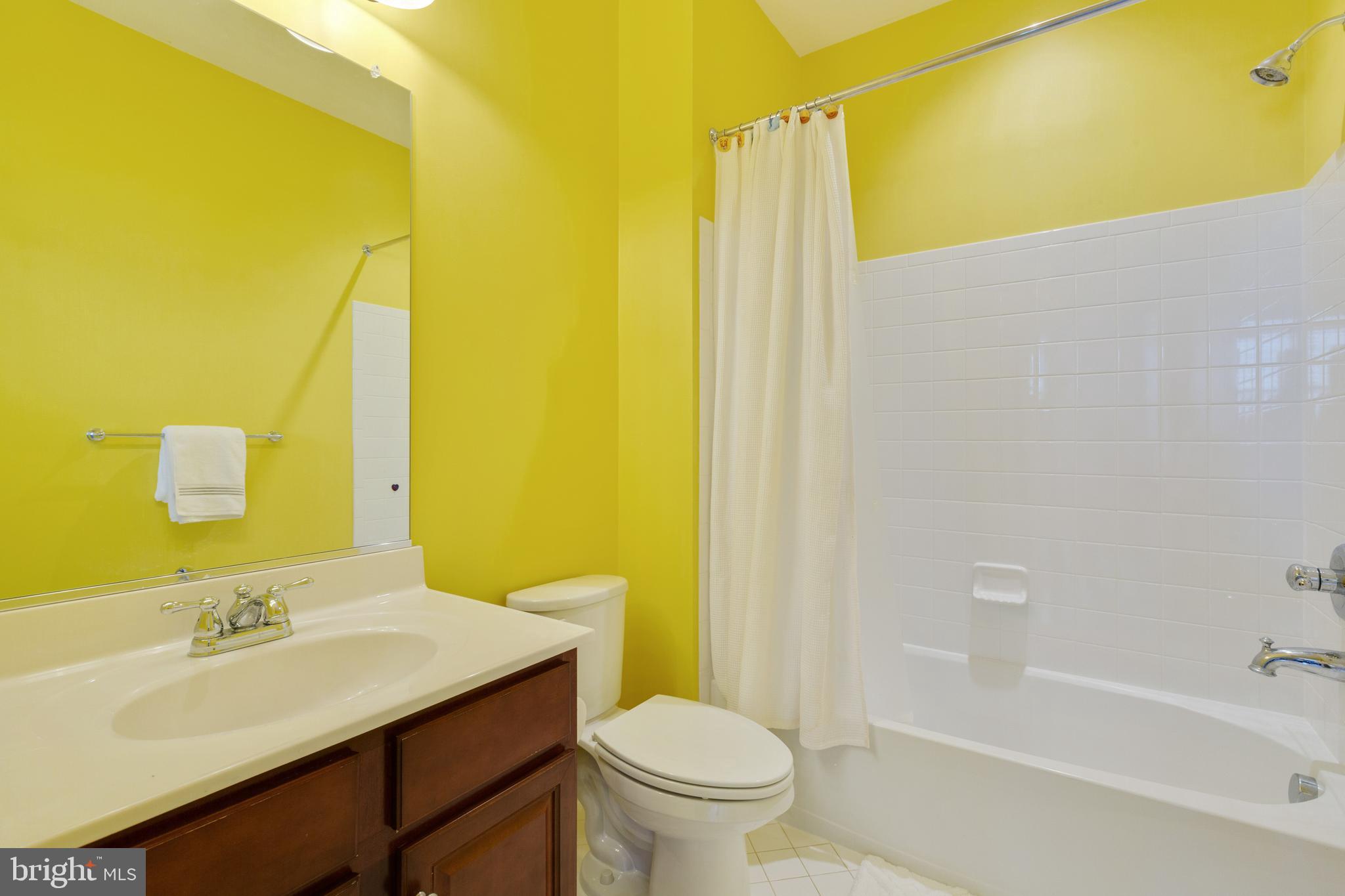 20240 McNamara Road Poolesville, MD 20837 - Photo 25 of 59 Full bath off of Bedroom 1