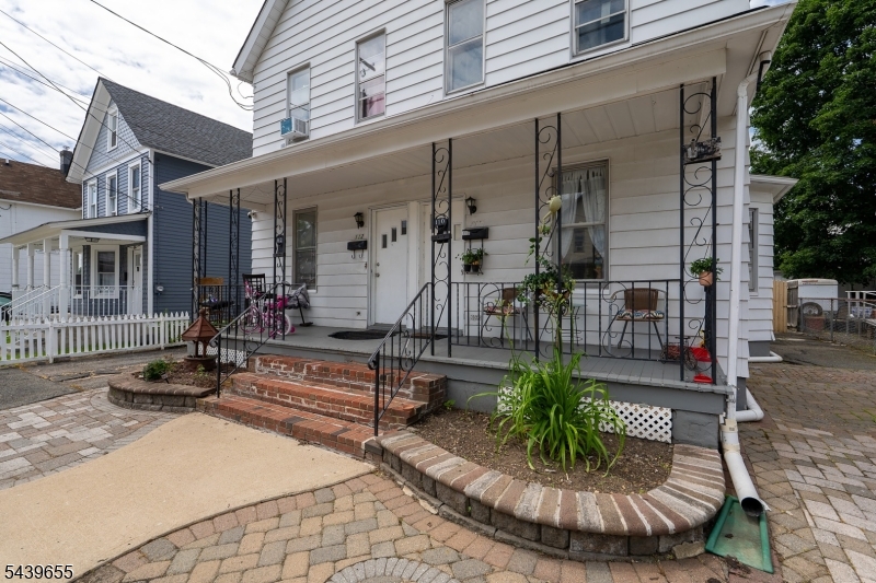110 Berry Street Dover, NJ 07801 - Photo 4 of 44