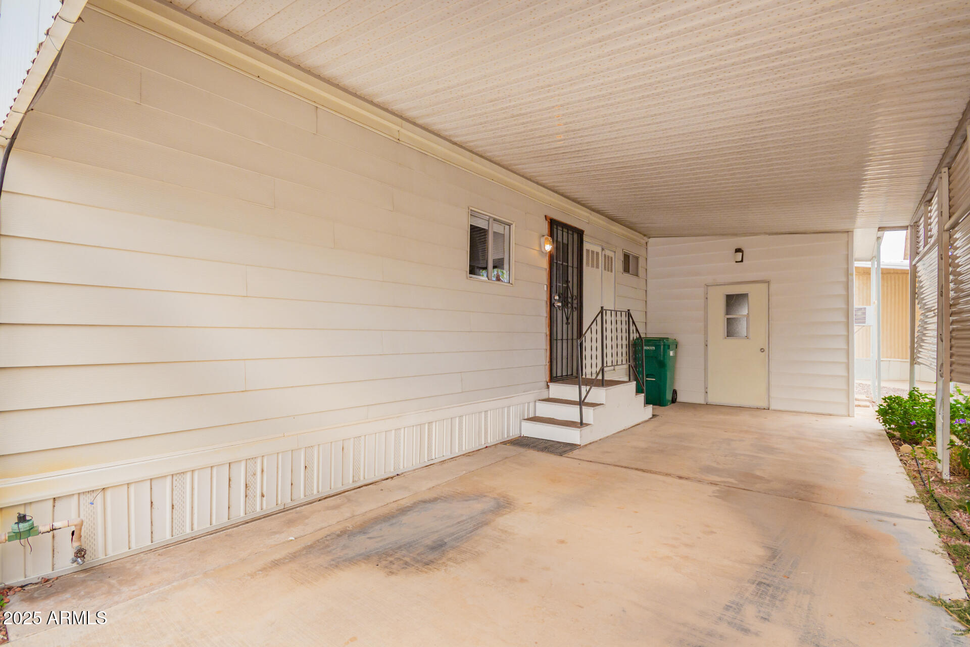2050 West Dunlap Avenue, Unit R434 Phoenix, AZ 85021 - Photo 24 of 26 a view of livingroom with natural light