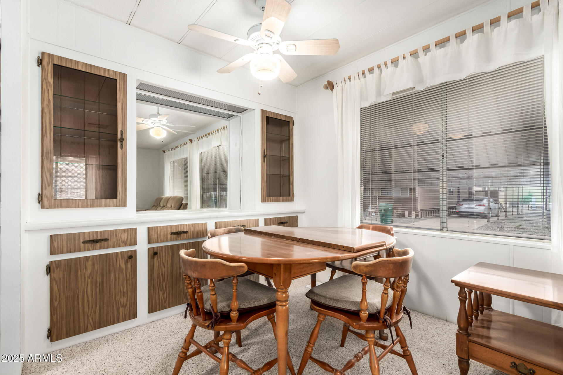 2050 West Dunlap Avenue, Unit R434 Phoenix, AZ 85021 - Photo 8 of 26 a dining area with a table and chairs