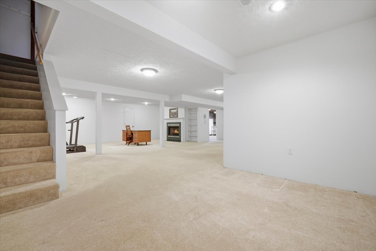 1913 Woodbine Road Bloomington, IL 61704 - Photo 31 of 45