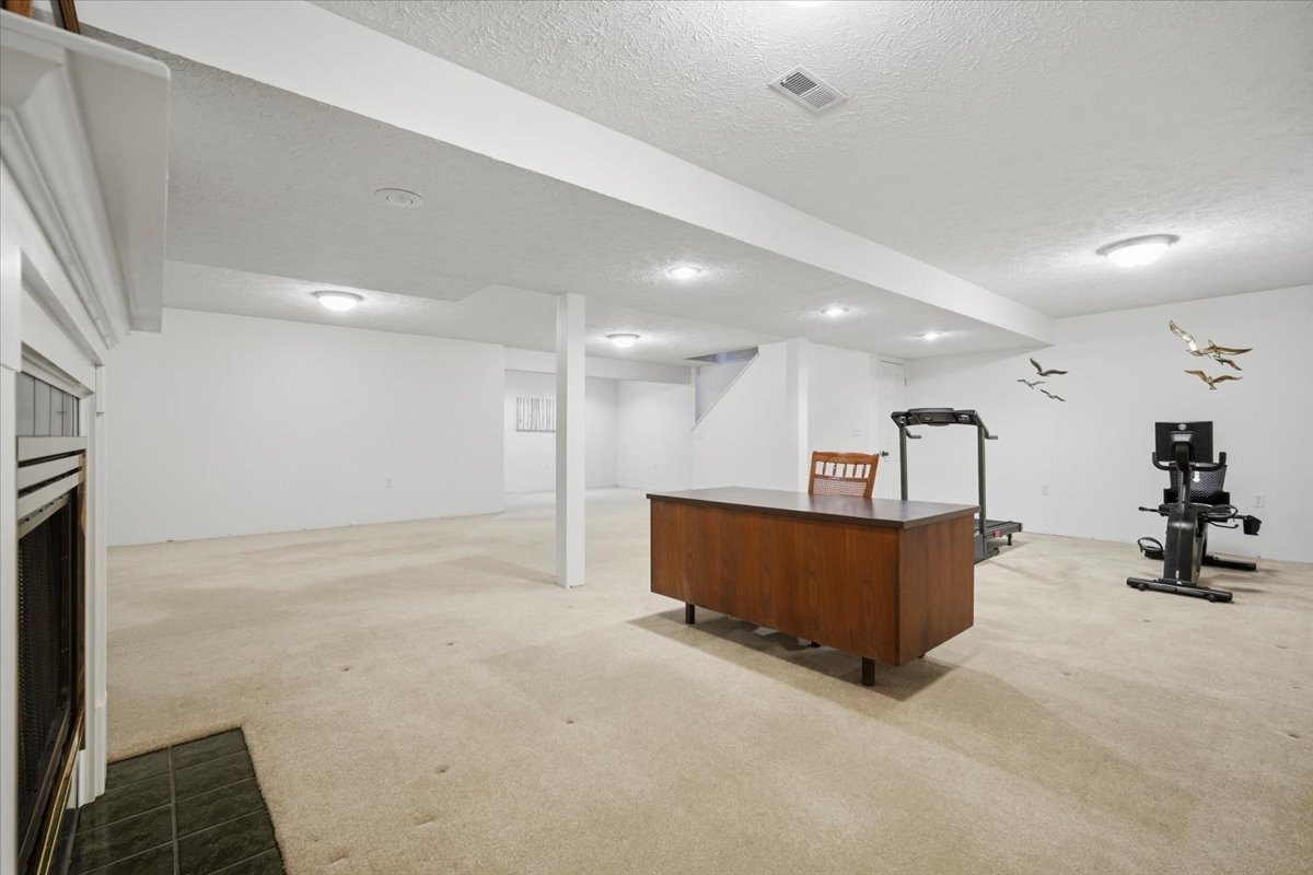 1913 Woodbine Road Bloomington, IL 61704 - Photo 37 of 45