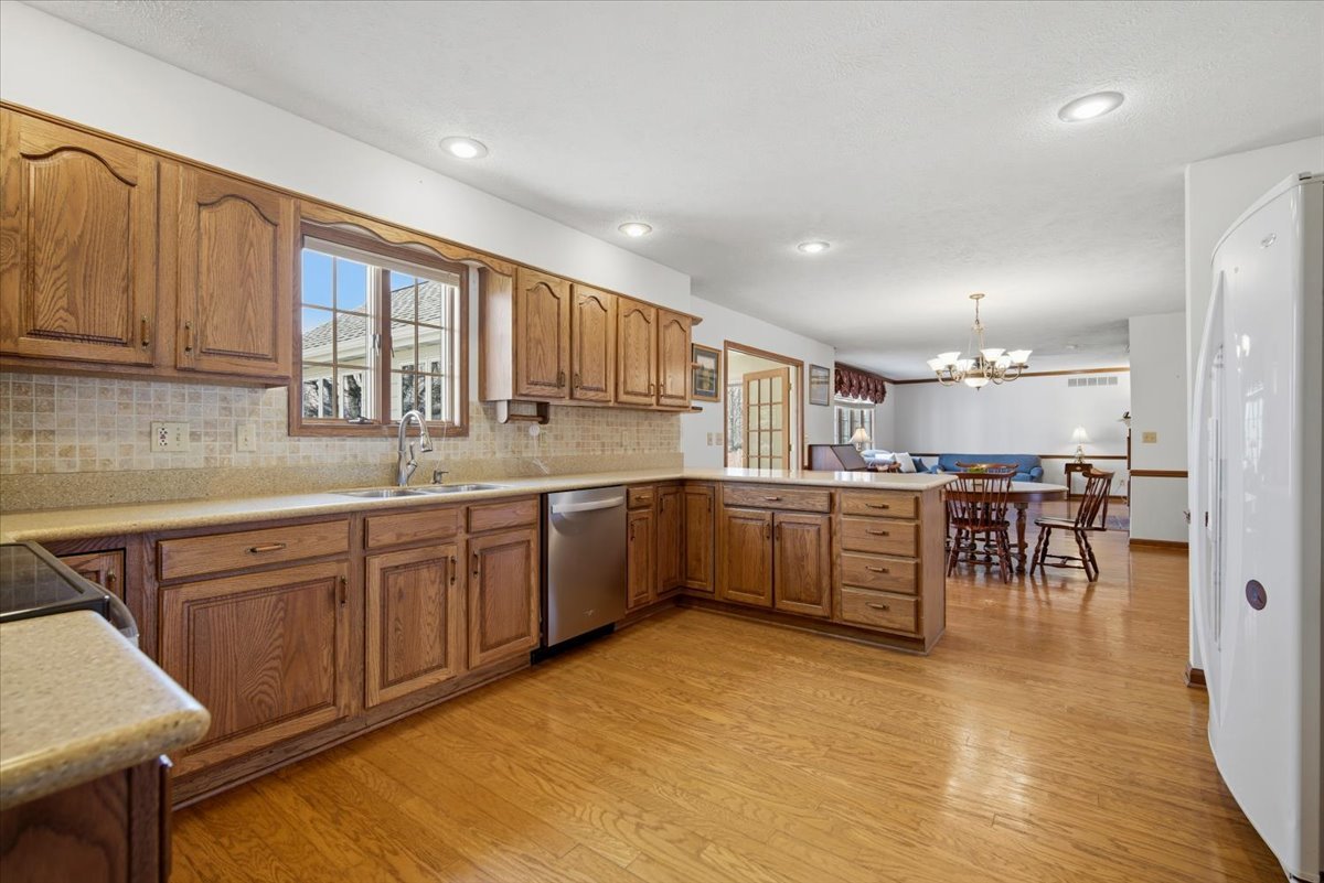 1913 Woodbine Road Bloomington, IL 61704 - Photo 5 of 45