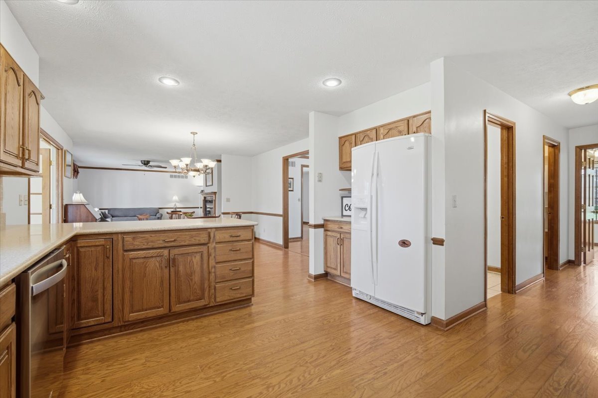 1913 Woodbine Road Bloomington, IL 61704 - Photo 8 of 45