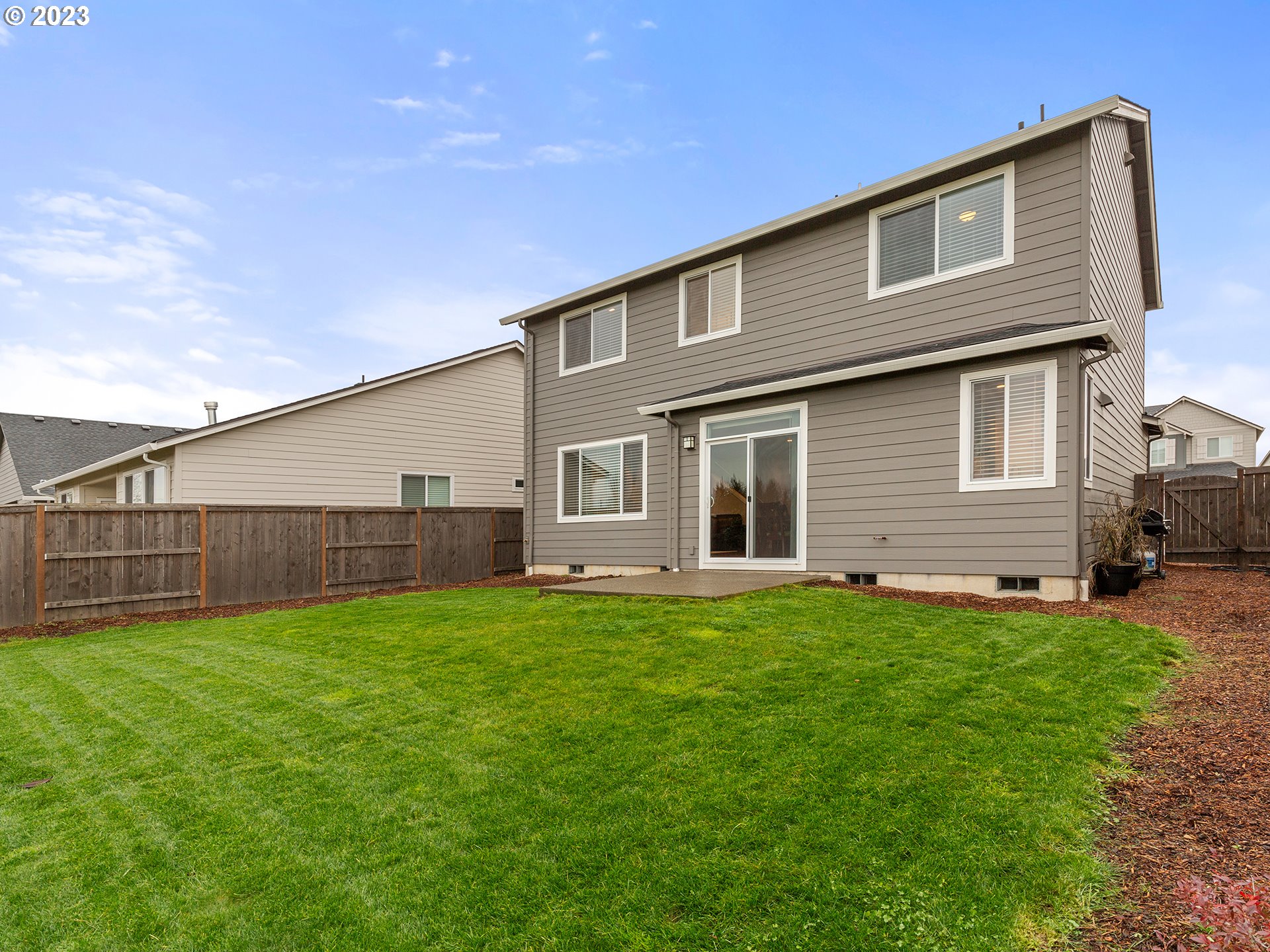 8713 North 1st Street Ridgefield, WA 98642 - Photo 23 of 24 a front view of house with yard and garage