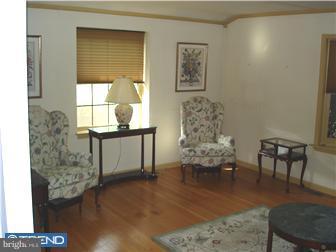 470 Pepper Road Huntingdon Valley, PA 19006 - Photo 6 of 12 Living Room