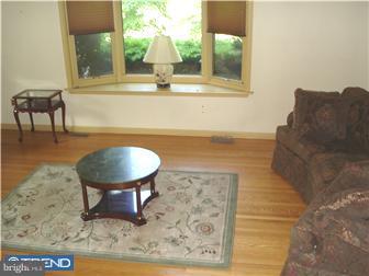 470 Pepper Road Huntingdon Valley, PA 19006 - Photo 7 of 12 Living Room