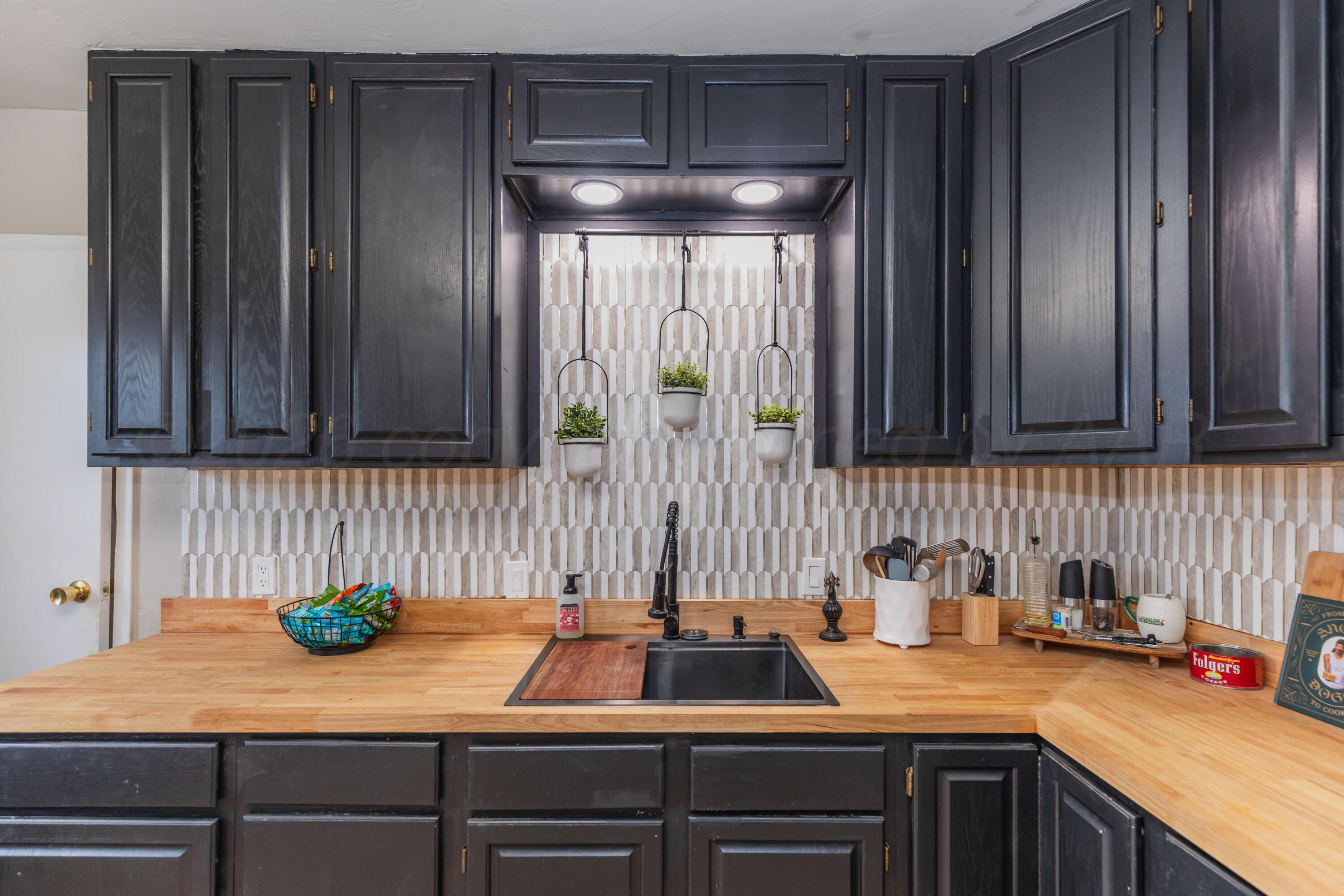 313 High Street Claude, TX 79019 - Photo 16 of 36 KITCHEN VIEW 3