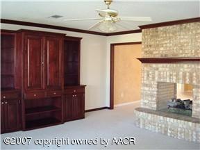 7703 Sheldon Road Amarillo, TX 79119 - Photo 4 of 10 Second Living Area